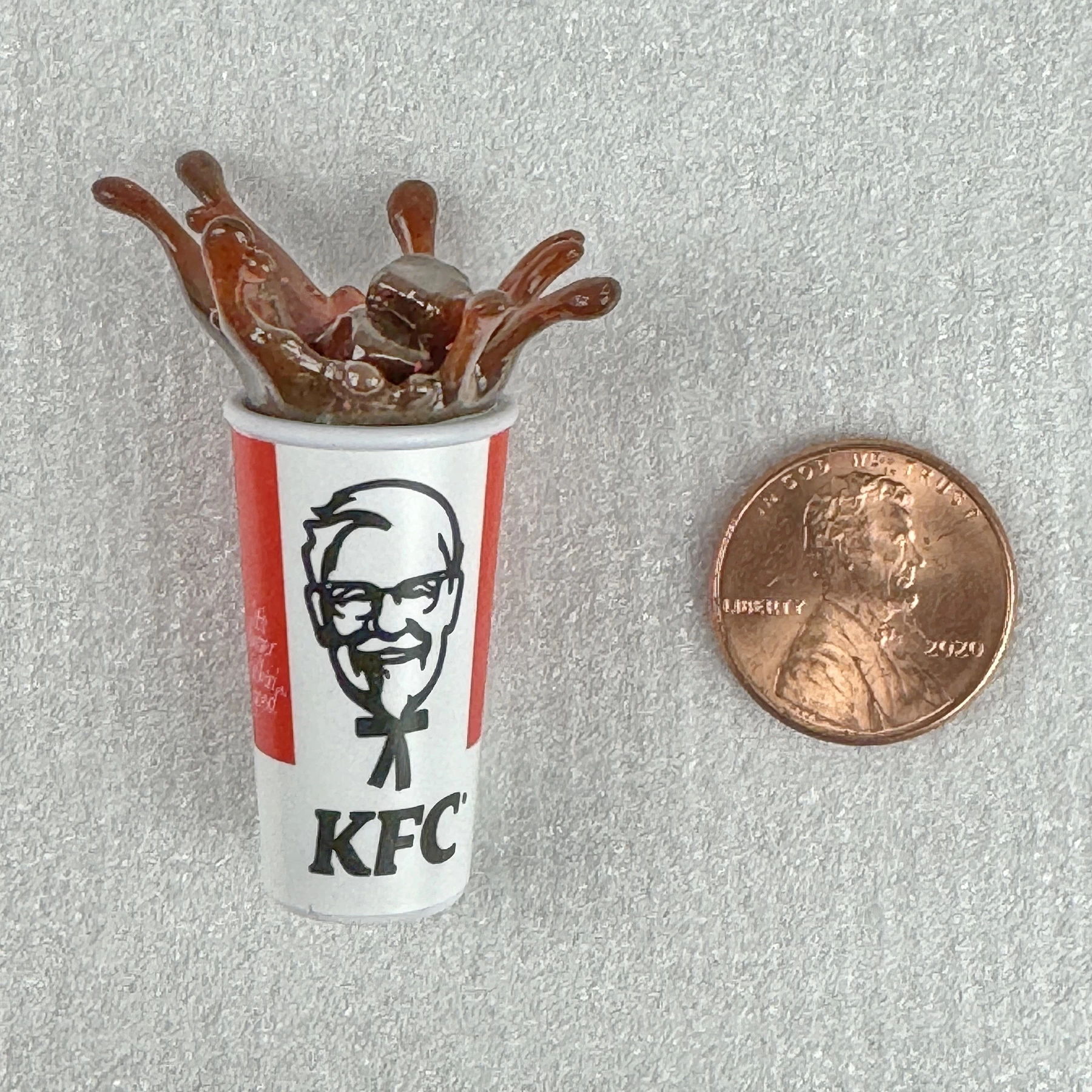 ZURU Mini Brands KFC DRINK (Iconic) Frozen Moment - Image 2