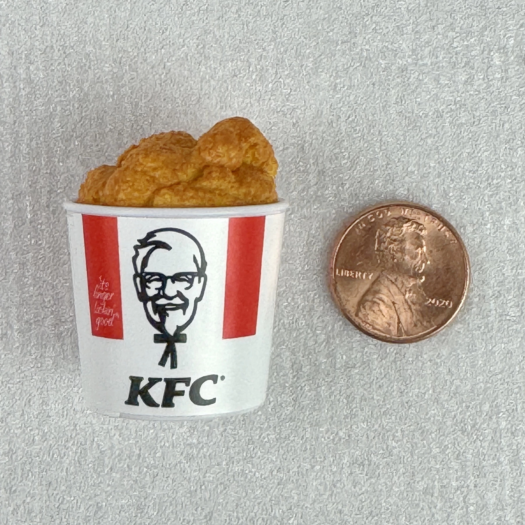 ZURU Mini Brands KFC CHICKEN BUCKET (Common) - Image 2