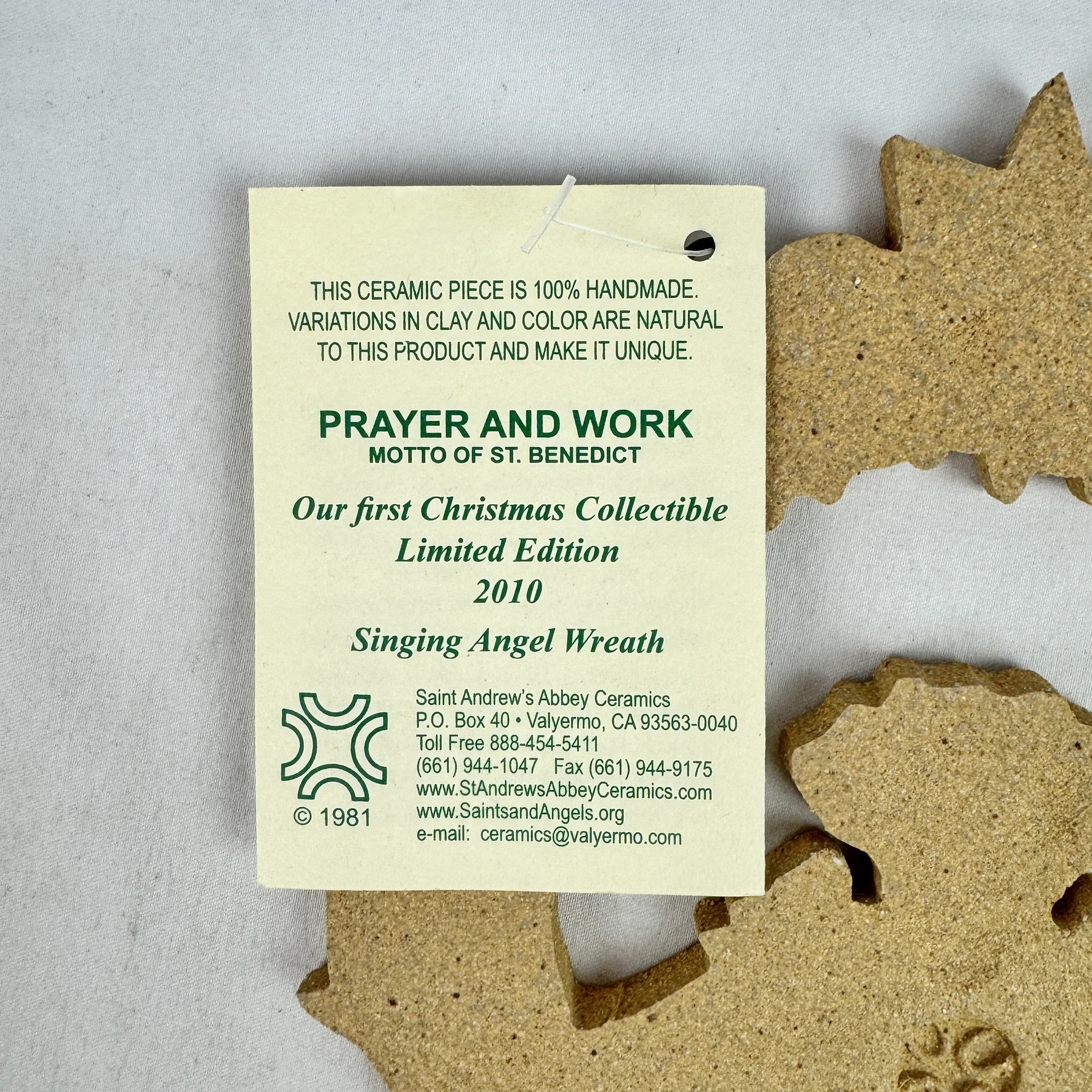 St Andrew's Abbey Ceramics Limited Edition 2010 SINGING ANGEL Wreath Christmas - Image 3