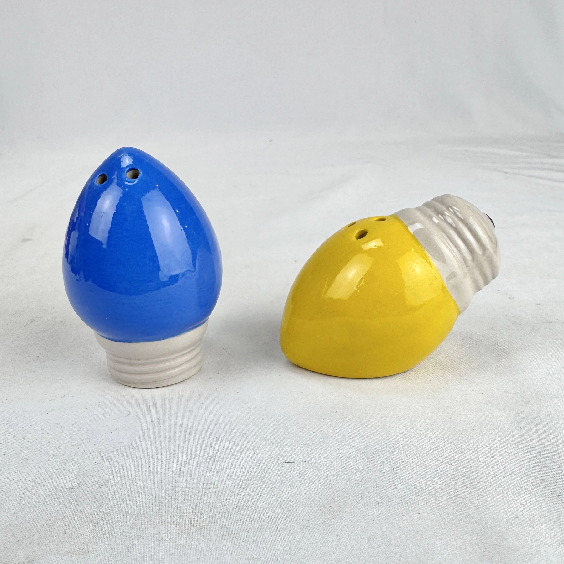 Cracker Barrel CHRISTMAS LIGHT BULB (Blue) Mini Salt Shaker - Image 4