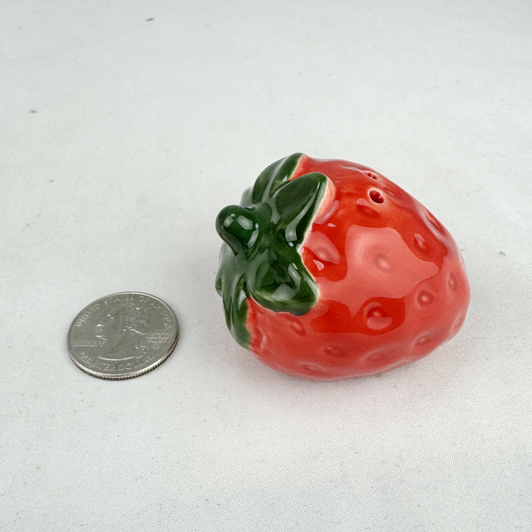 Cracker Barrel STRAWBERRY Mini Salt Shaker - Image 2