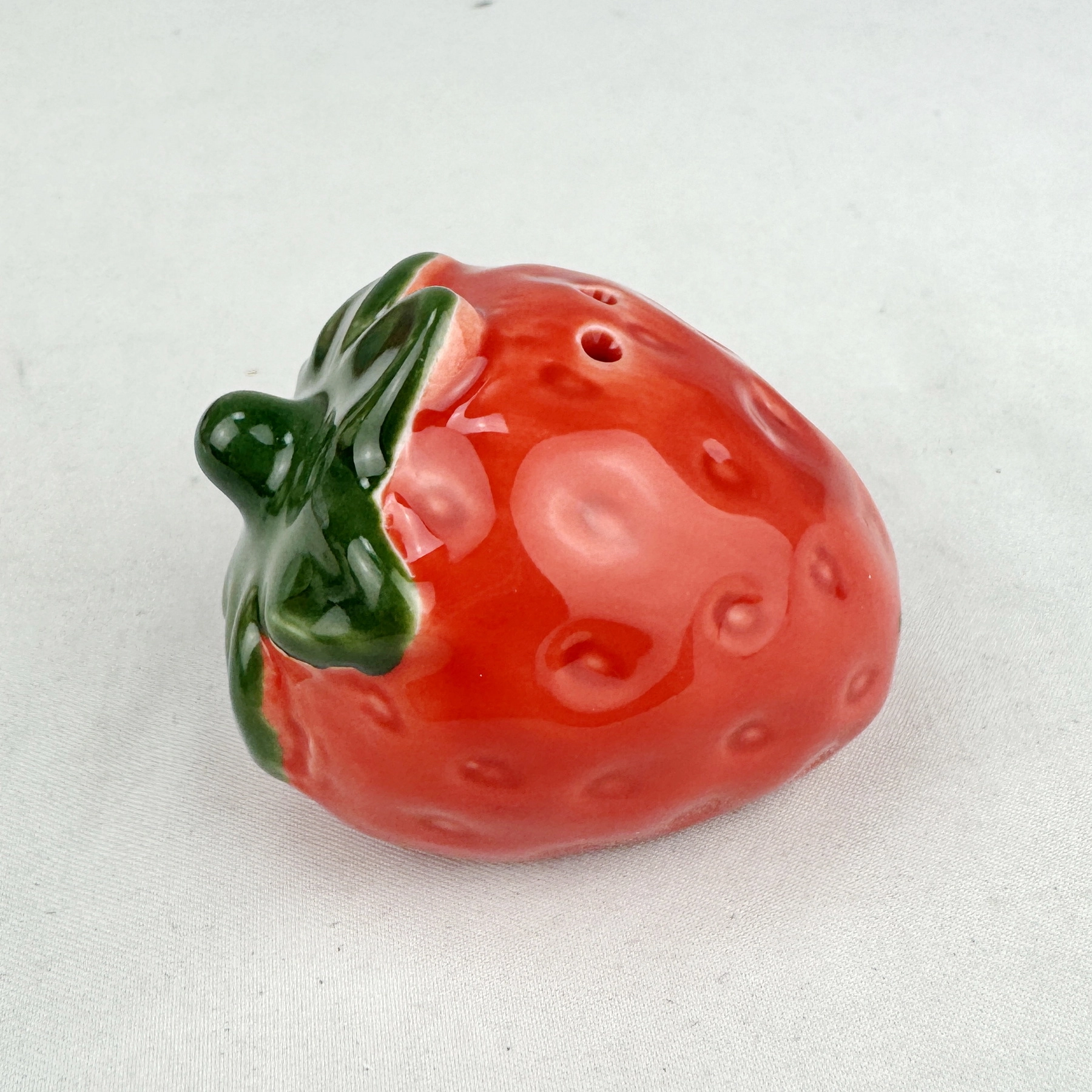 Cracker Barrel STRAWBERRY Mini Salt Shaker - Image 3