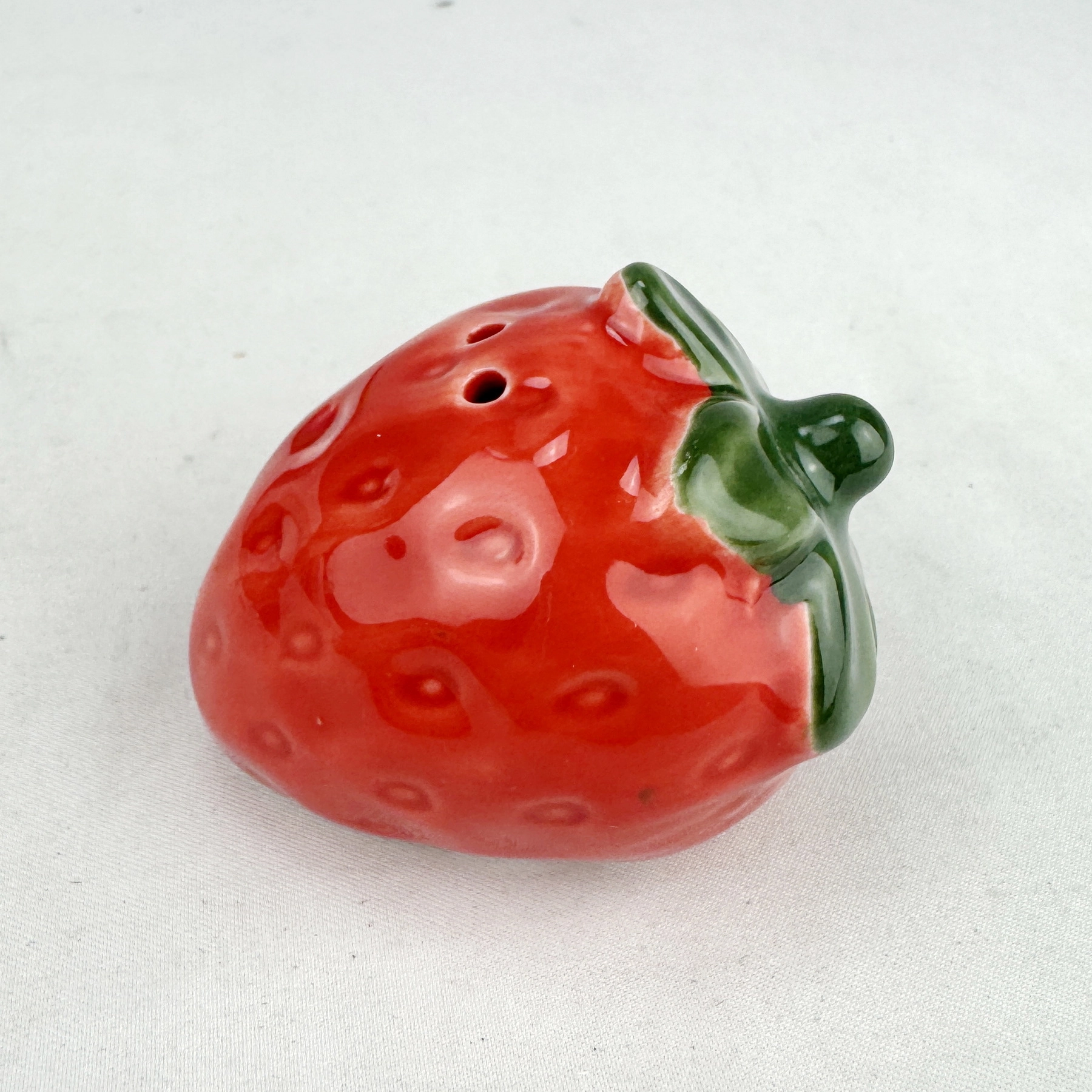 Cracker Barrel STRAWBERRY Mini Salt Shaker - Image 4