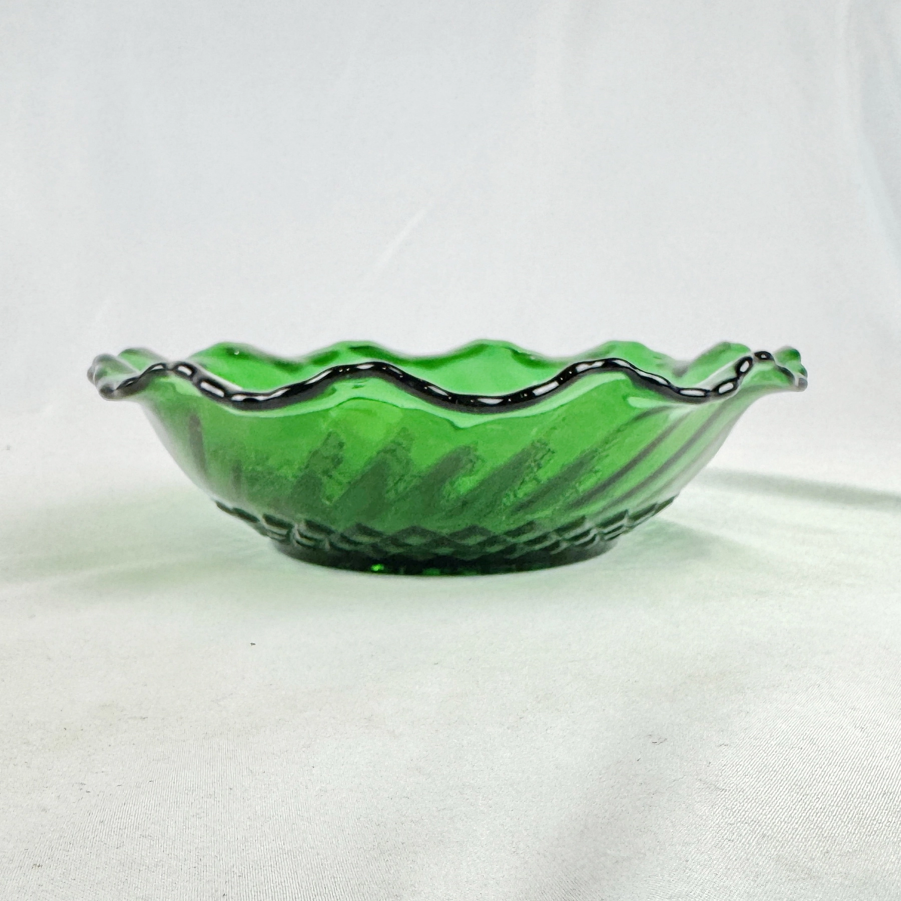 Vintage Emerald Green Depression Glass Console Bowl Scalloped Rim Diamond Cut - Image 2
